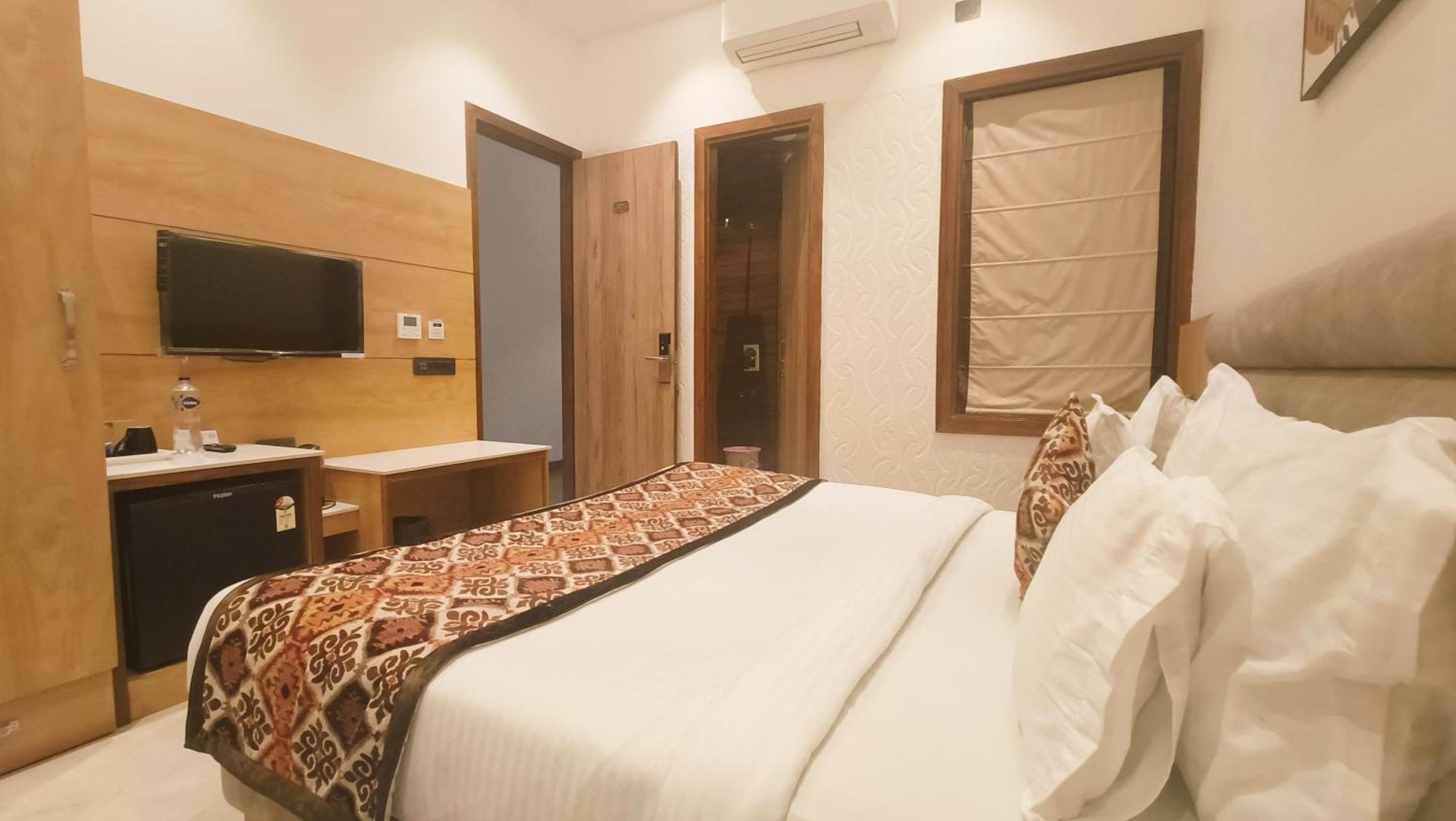 Blessings Hotel Amritsar Exterior photo